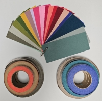 Samples van diverse lampenkapmaterialen, chintztape, sierband, folies, franjes.